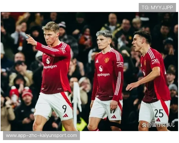 曼联队内两名前锋竞争升级，明争暗斗预示新赛季火热开启